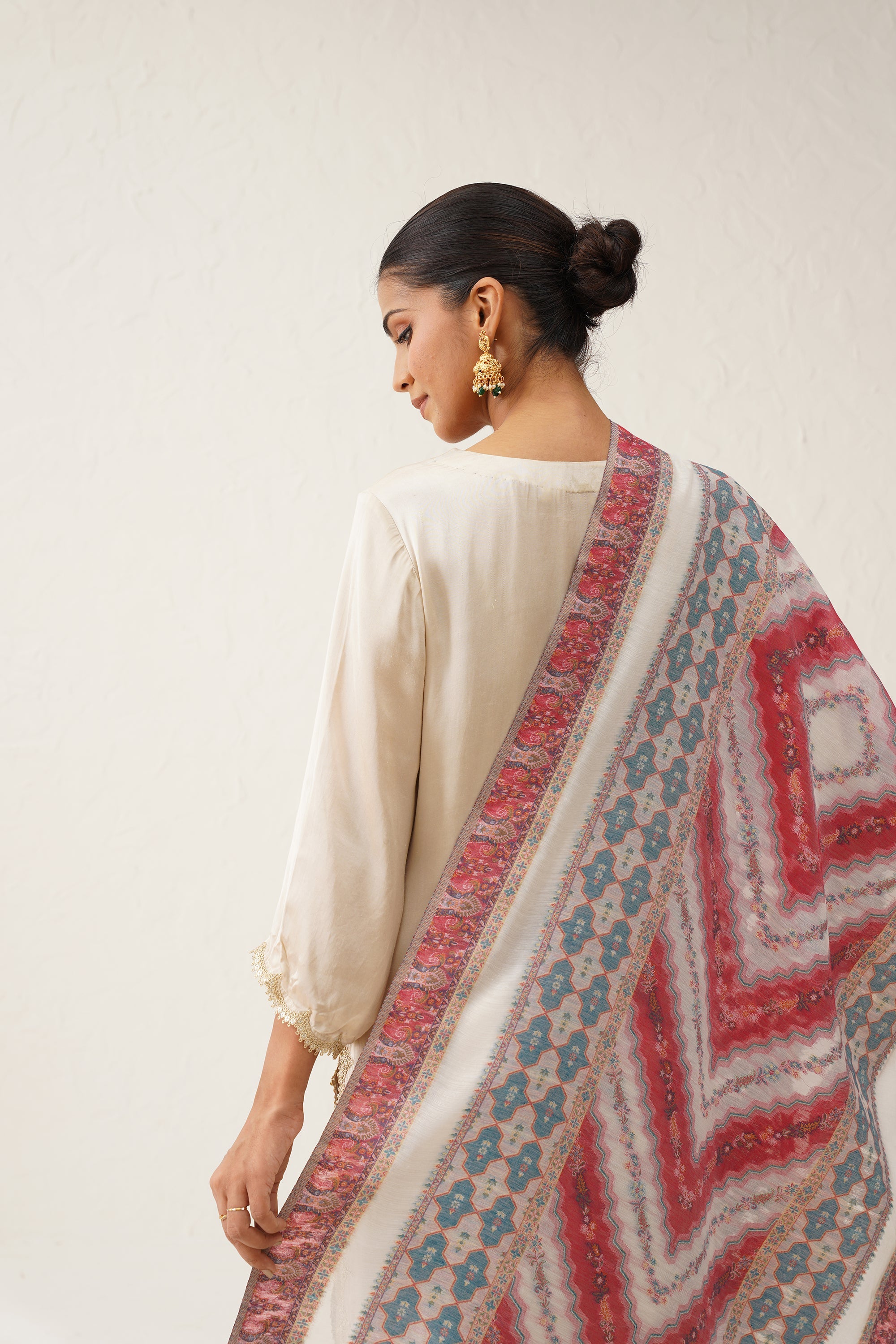 Mallika Kaani Dupatta With Tassels - Neetika Chopra