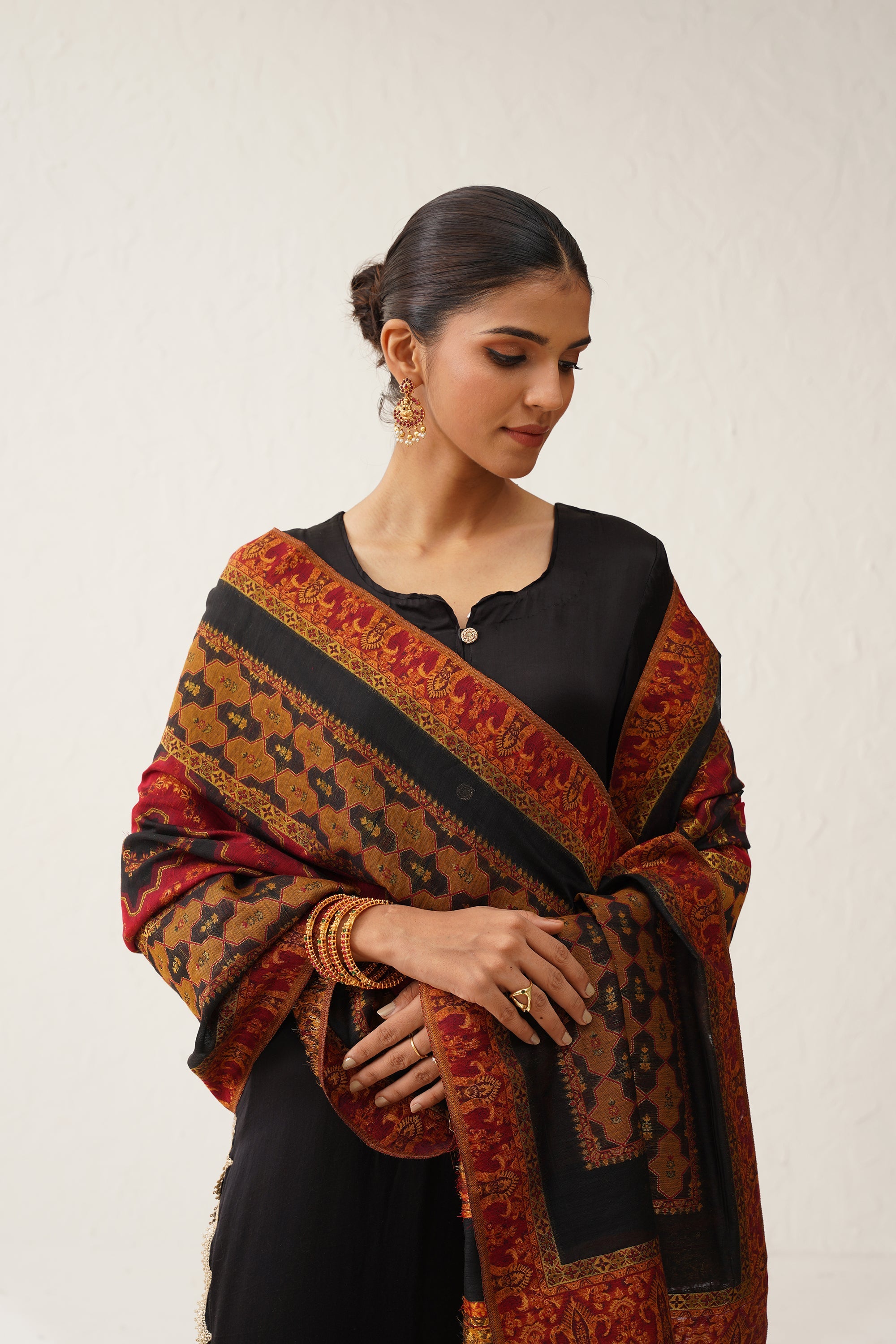 Sukhmani Kaani Dupatta With Tassel - Neetika Chopra