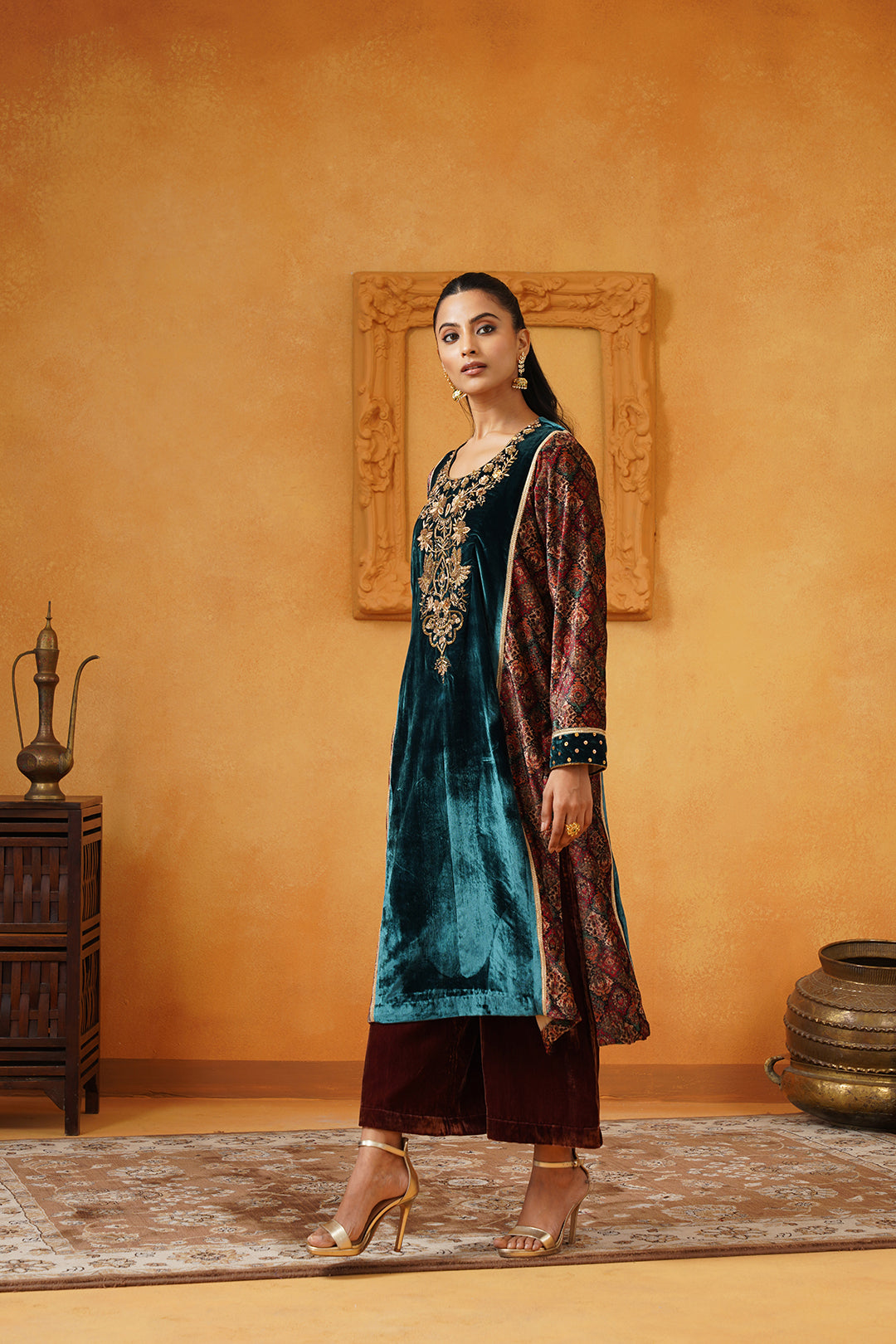 Amina Velvet Hand Embroidered Kurta Set - Neetika Chopra