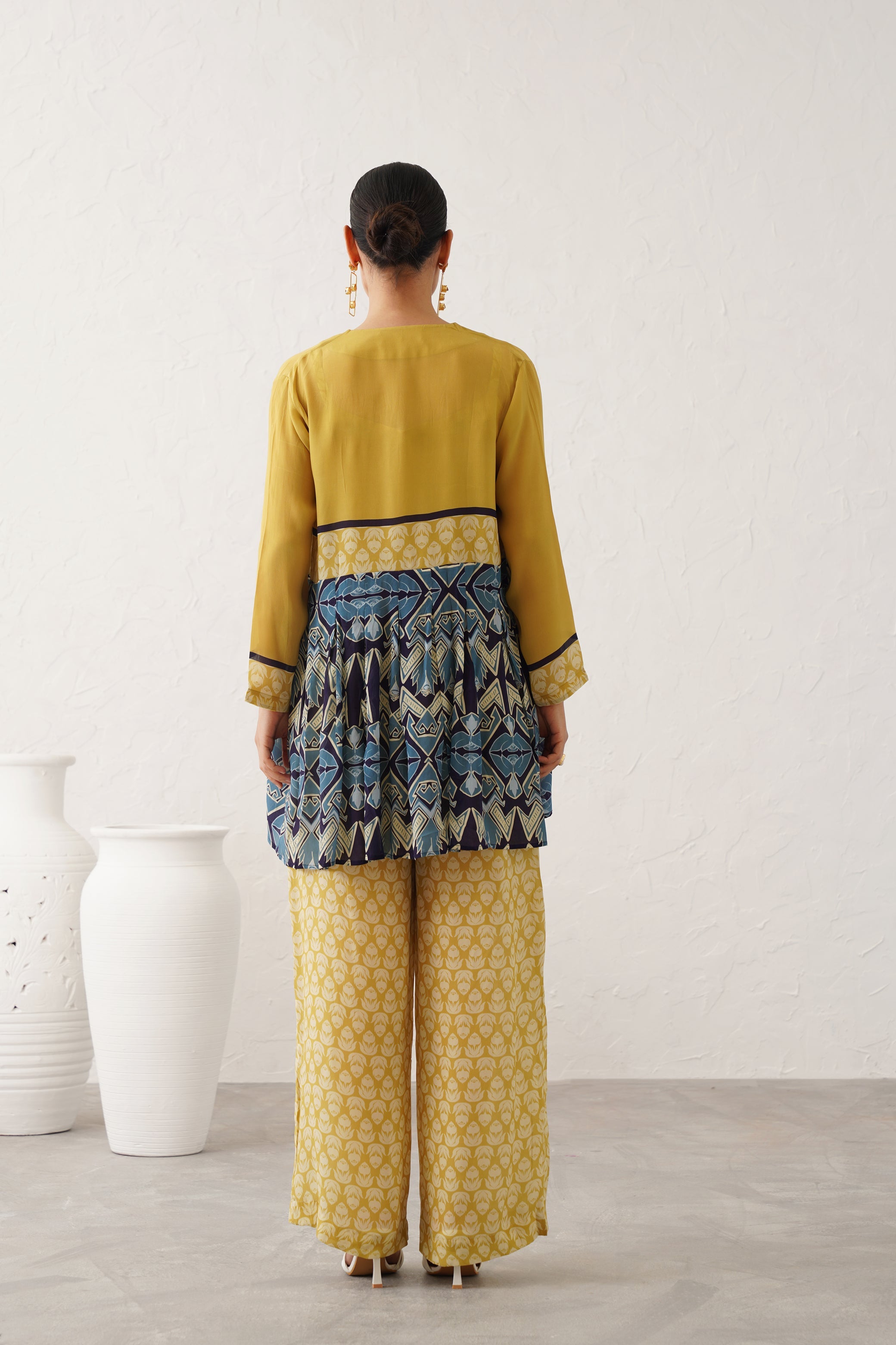 Daisy Daze Printed Crepe Set - Neetika Chopra