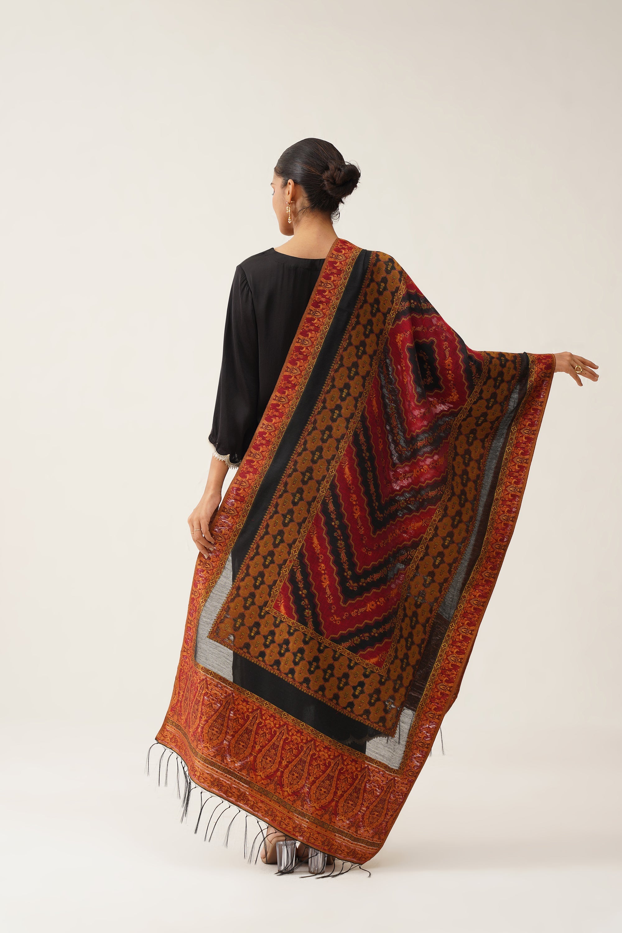 Sukhmani Kaani Dupatta With Tassel - Neetika Chopra