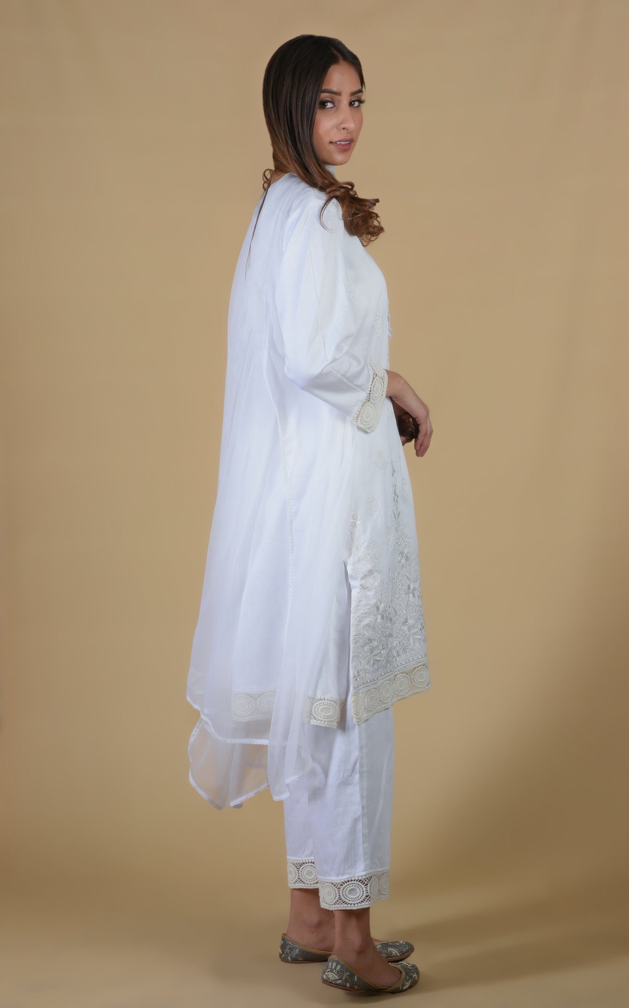 Daisy White Kurta Patti Embroidered Suit Set - Neetika Chopra