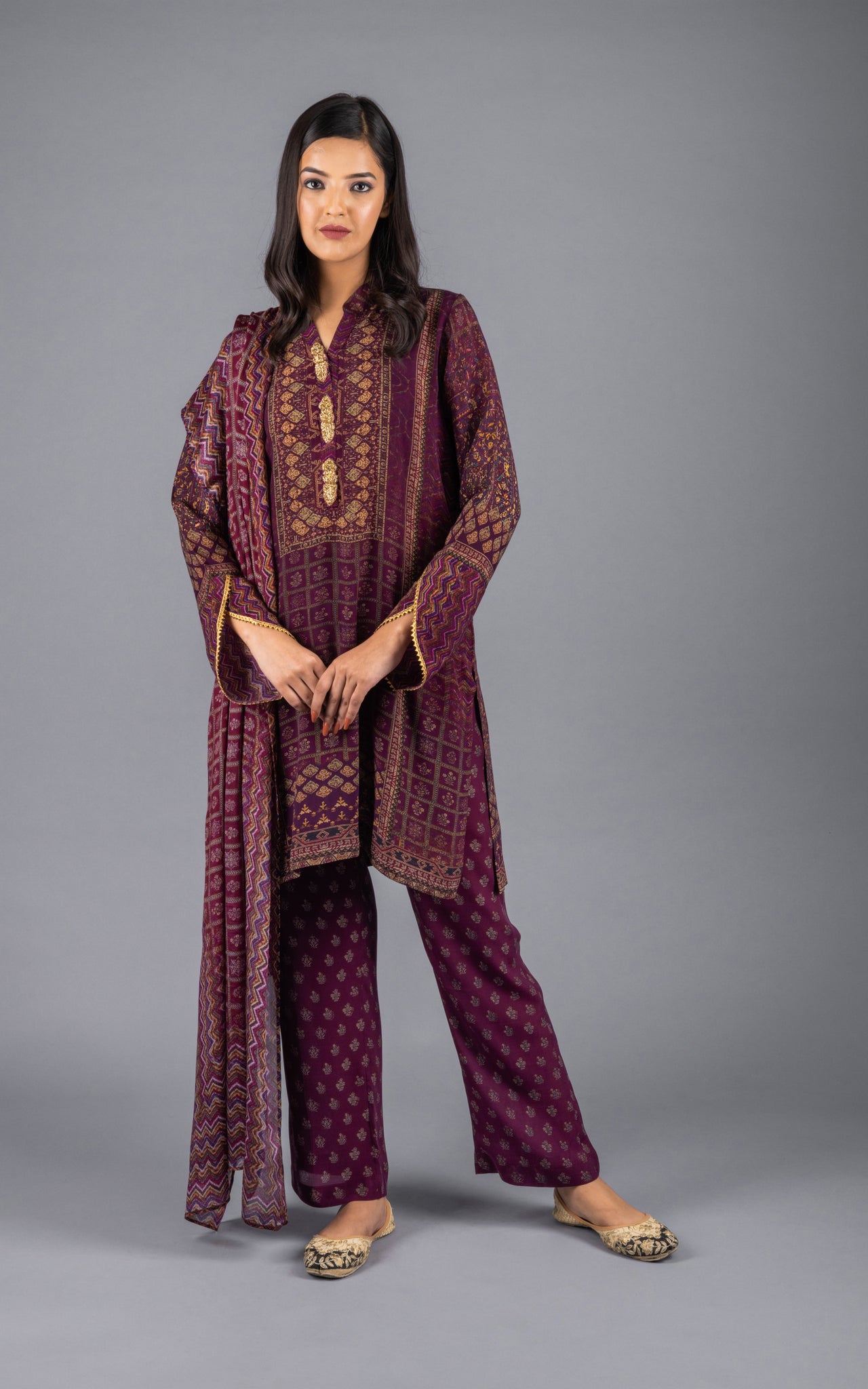 Ayna Crepe Suit Set With Dupatta